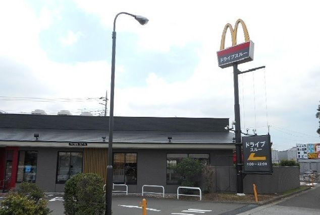 近くのマクドナルドまで220m(徒歩3分)