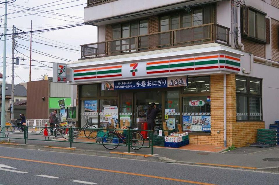 近くのセブンイレブン 江戸川南小岩8丁目店まで301m(徒歩4分)