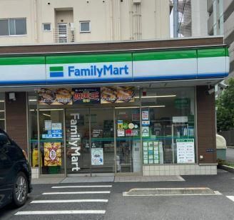 近くのファミリーマート 東五軒町店まで197m(徒歩3分)