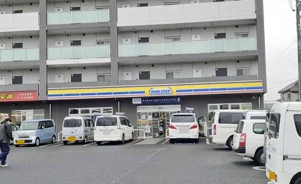 近くのミニストップ　指扇店まで280m（徒歩4分）