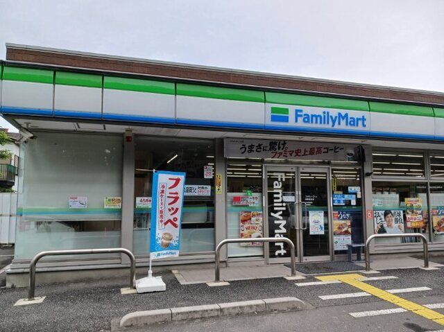 近くのファミリーマート寄居富田店まで1,200m(徒歩15分)