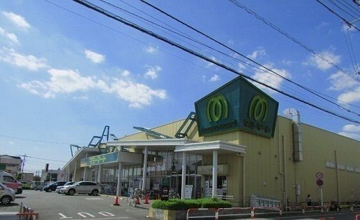 近くのマミーマート上宗岡店まで700m(徒歩9分)