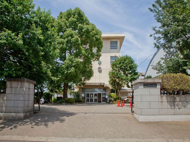 近くの所沢市立向陽中学校まで988m(徒歩13分)