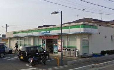 近くのファミリーマートまで650m(徒歩9分)