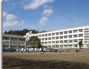 近くの都岡中学校まで400m(徒歩5分)