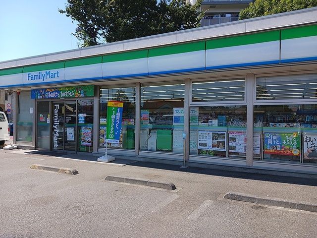 近くのファミリーマート三鷹台団地南店まで765m(徒歩10分)