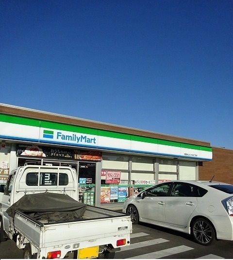 近くのファミリーマートまで130m(徒歩2分)