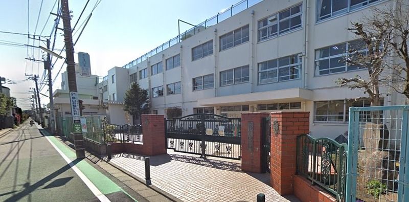 近くの世田谷区立尾山台小学校(尾山台)まで562m(徒歩8分)