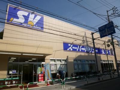 近くのスーパーバリューまで20m(徒歩1分)