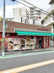 近くのまいばすけっと新井薬師前駅北店まで148m(徒歩2分)