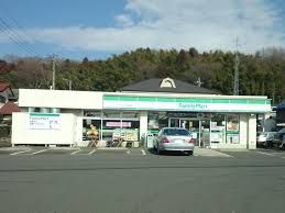 近くのファミリーマート八王子丹木町店まで548m(徒歩7分)