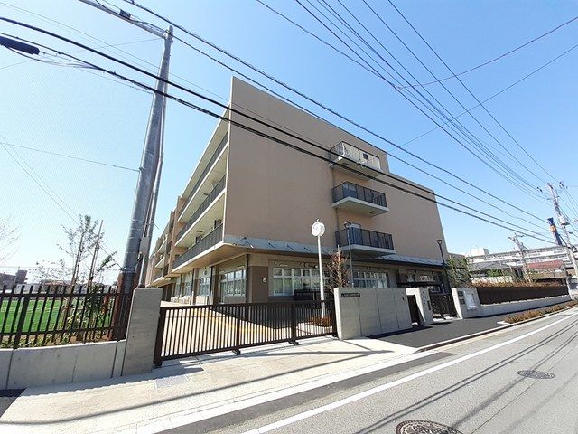 近くの足立区立鹿浜未来小学校まで309m(徒歩4分)
