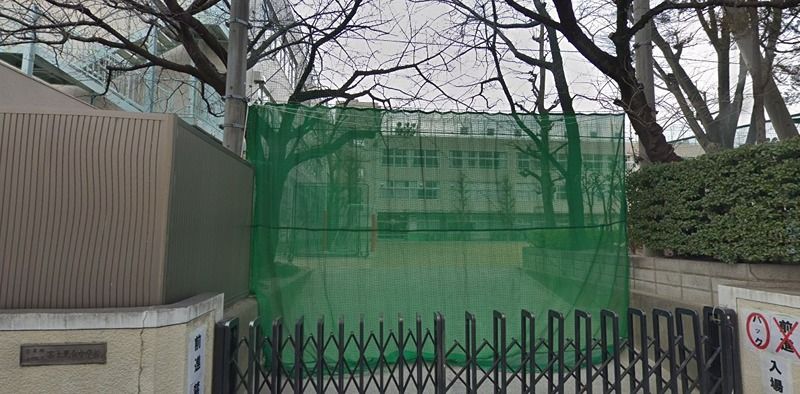 近くの品川区立冨士見台中学校（馬込）まで945m（徒歩12分）
