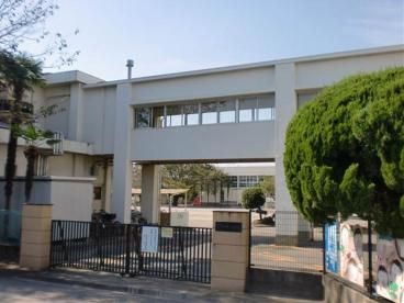 近くの中神小学校まで28m(徒歩1分)