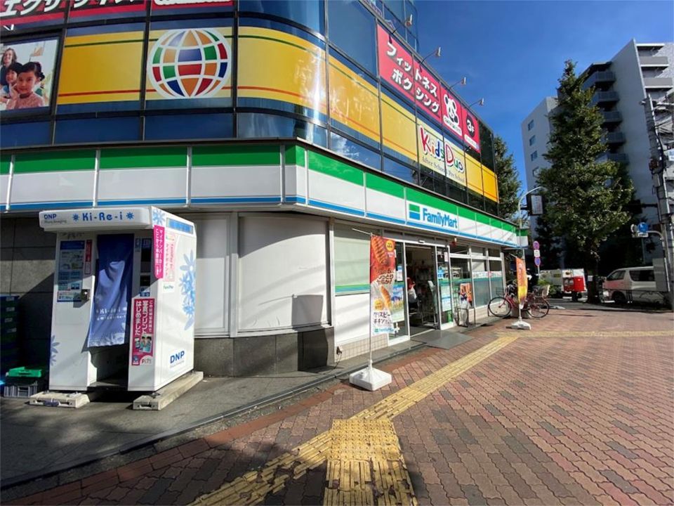 近くのファミリーマート 高円寺陸橋店まで288m（徒歩4分）