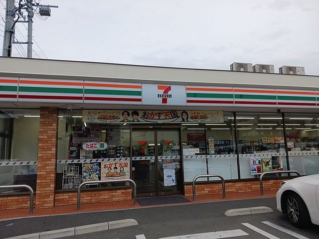 近くのセブンイレブンまで960m（徒歩12分）