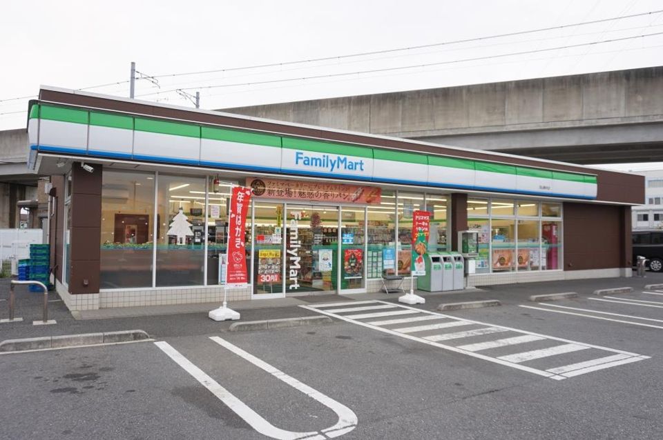 近くのファミリーマート 流山駒木店まで945m(徒歩12分)