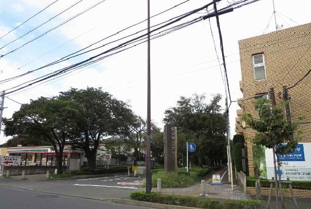 近くの学芸大学まで400m(徒歩5分)