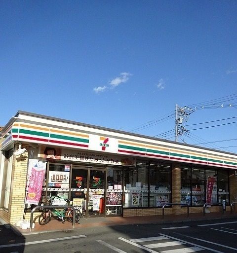 近くのセブンイレブンまで300m(徒歩4分)
