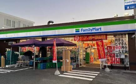 近くのファミリーマート 稲城いちょう並木通店まで495m(徒歩7分)