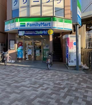 近くのファミリーマート 久米川駅北口店まで425m(徒歩6分)