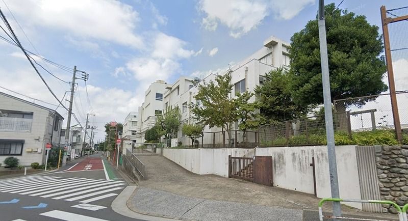 近くの世田谷区立玉川小学校(等々力)まで202m(徒歩3分)