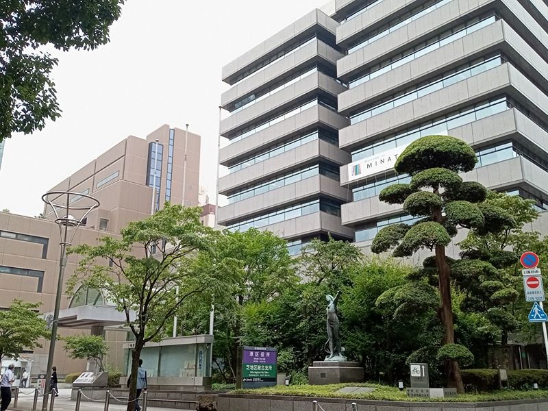 近くの港区役所まで398m(徒歩5分)