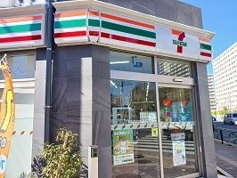 セブンイレブンが至近