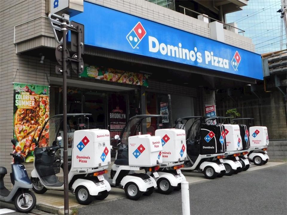 近くのドミノ・ピザ Domino’sPizza芝一丁目まで84m(徒歩2分)