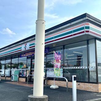 近くのセブンイレブン鶴ヶ島脚折町6丁目店まで670m(徒歩9分)