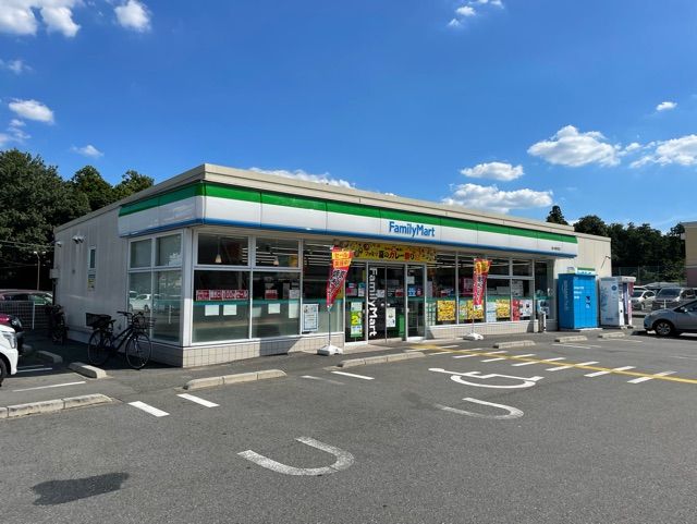 近くのファミリーマートまで350m(徒歩5分)