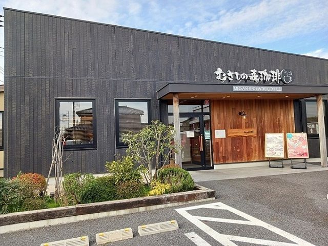 近くのむさしの森珈琲 北本店まで800m(徒歩10分)