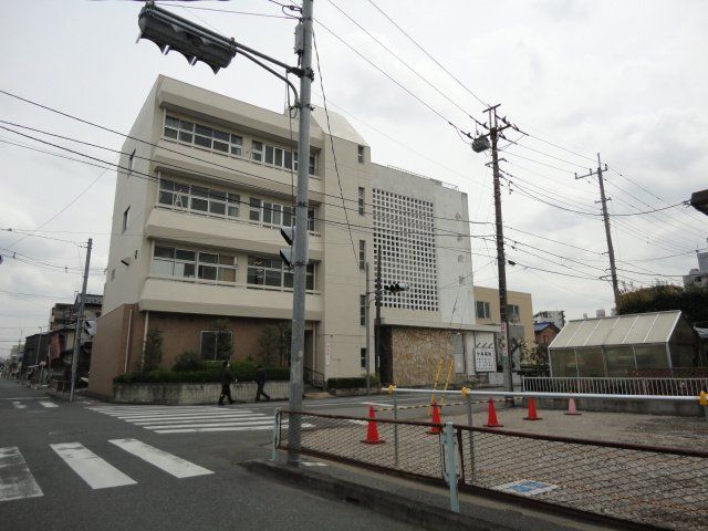 近くの医療法人今井病院まで800m（徒歩10分）