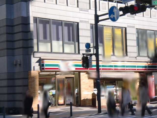 近くのセブンイレブン横浜県庁前店まで168m(徒歩3分)