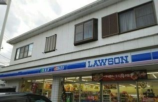 近くのローソン麻生細山店まで400m（徒歩5分）