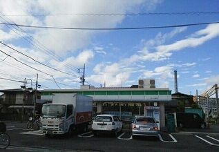 近くのファミリーマートまで100m(徒歩2分)