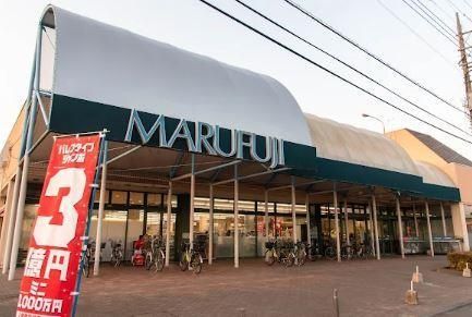 近くのマルフジ羽村店まで498m(徒歩7分)