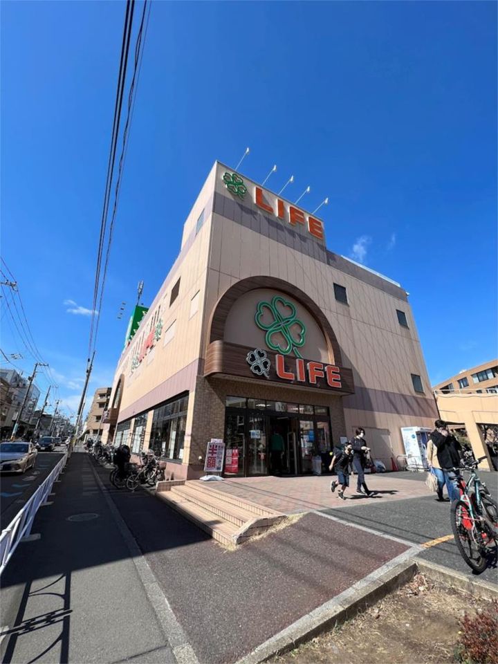 近くのライフ 経堂店まで617m（徒歩8分）