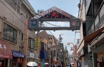 近くの遊座大山商店街まで564m(徒歩8分)