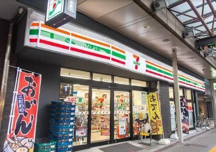 近くのセブンイレブン 江東亀戸4丁目店まで303m（徒歩4分）