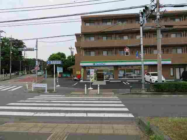 近くのファミリーマートまで350m(徒歩5分)