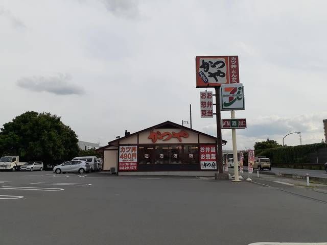 近くのかつやまで503m（徒歩7分）