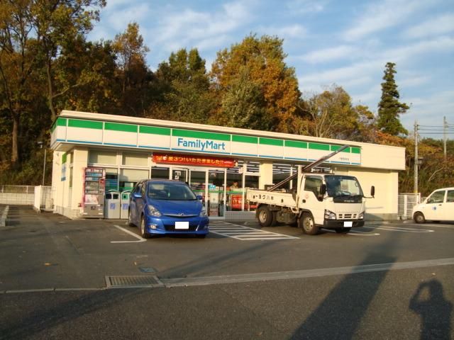 近くのファミリーマート千葉茂呂町店まで473m(徒歩6分)