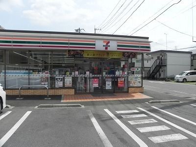 近くのセブン・イレブン柏西原3丁目店まで300m（徒歩4分）