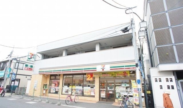 近くのセブンイレブン初石駅前店まで700m(徒歩9分)