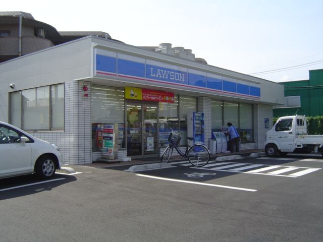 近くのコンビニまで550m(徒歩7分)
