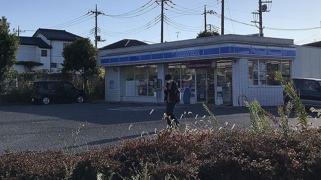近くのローソン さいたま深作店まで500m(徒歩7分)