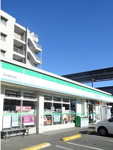 近くのファミリーマートまで800m(徒歩10分)