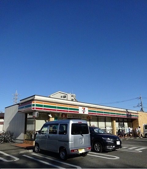 近くのセブンイレブンまで200m(徒歩3分)
