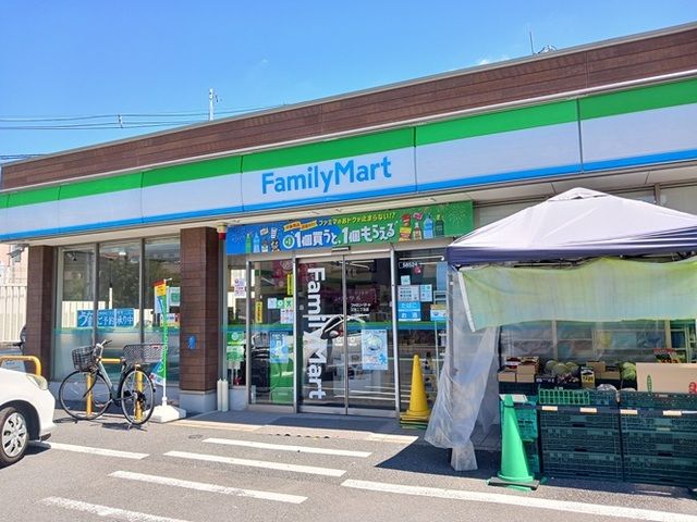 近くのファミリーマート 江北2丁目店まで300m(徒歩4分)